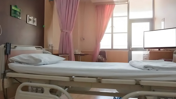 大学生入深户流程_专访导演饶晓志：对《万里归途》满意和骄傲 就算结束女儿婚姻这段