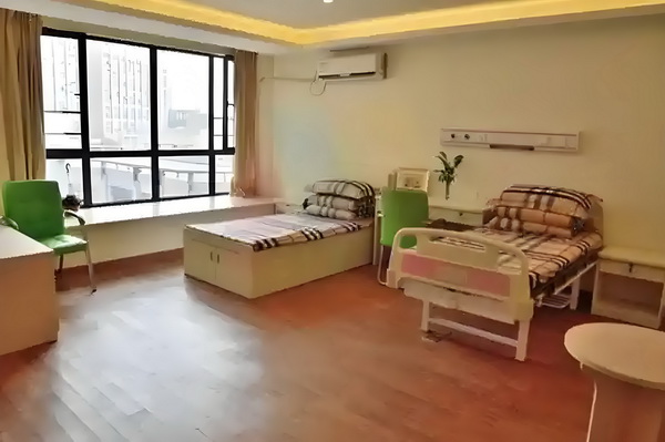 入深户具备条件_要出道了吗？！霍汶希女儿hanni杂志封面首秀 要出道步适合和散晨练